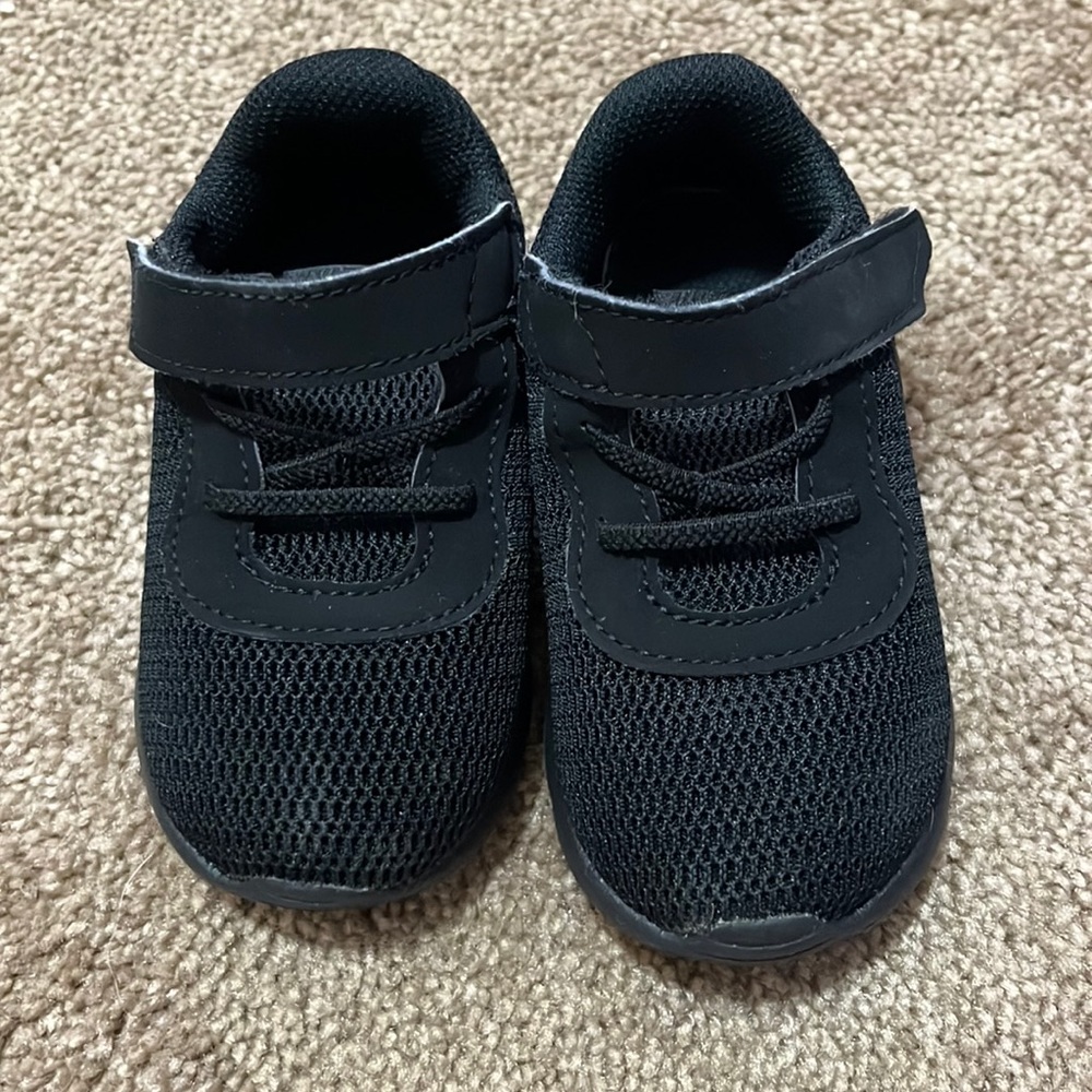 Nike Boy’s Tanjun(TDV) Running shoes| size 6C